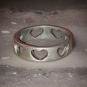 Silver Tone Band Ring Heart Cutout No Stone Undated Era Size 7